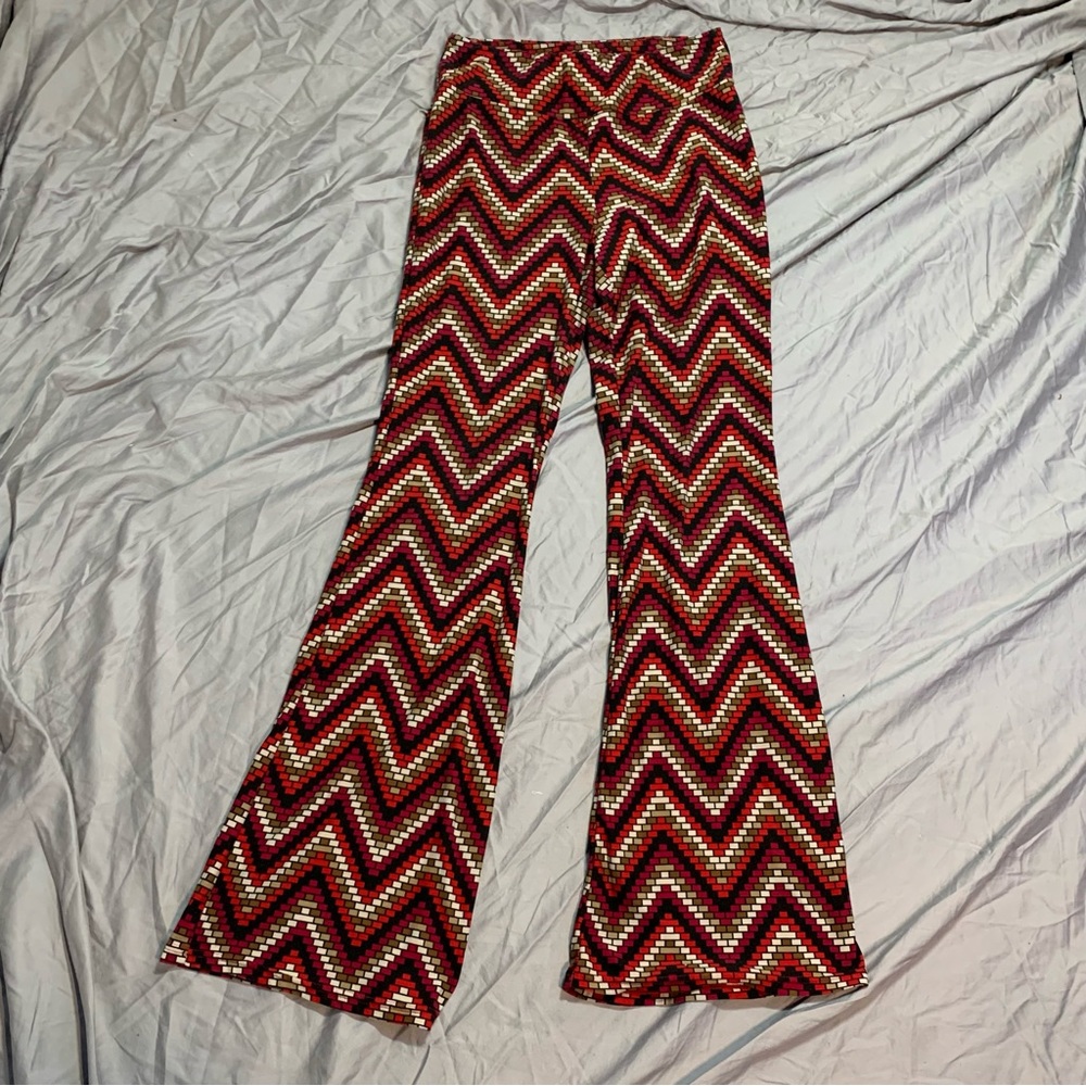 No Boundaries Junior’s High-rise flair pants